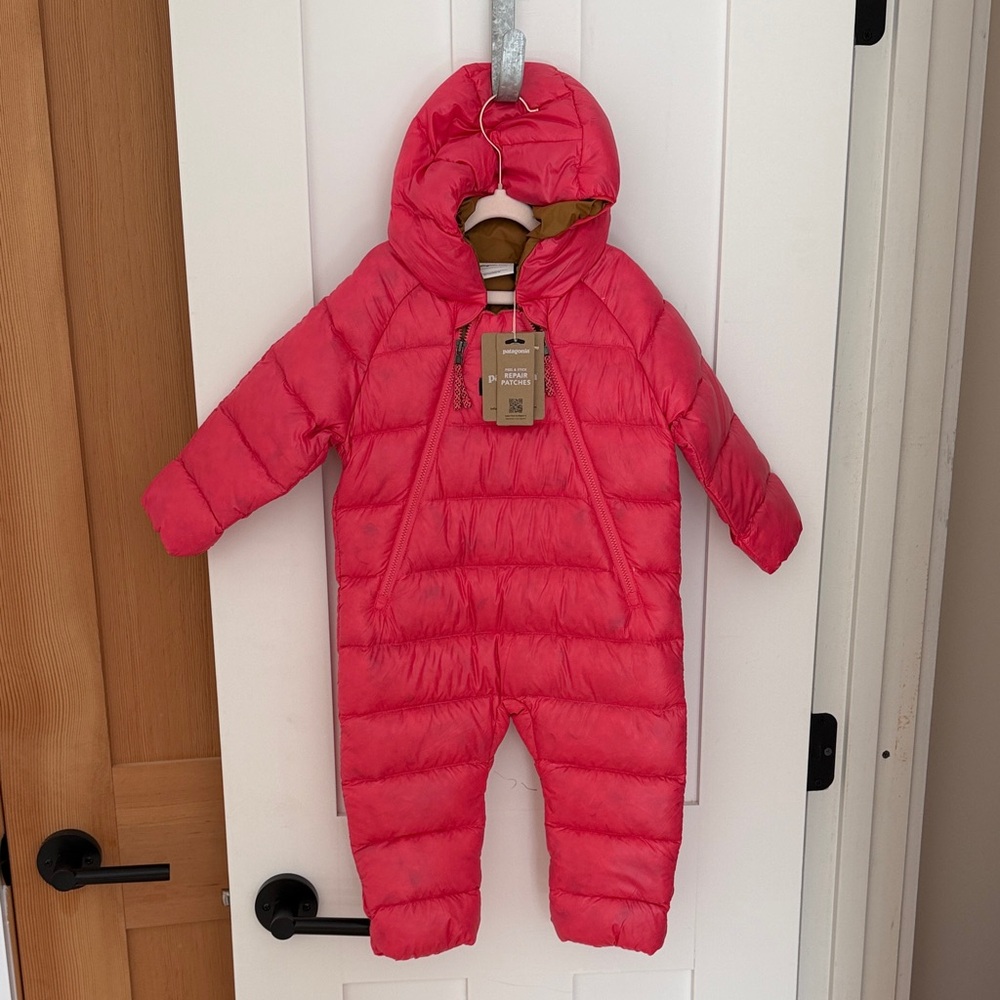 Patagonia Pink Hooded Down Puffer Baby Snowsuit Size 3-6 months with Tags